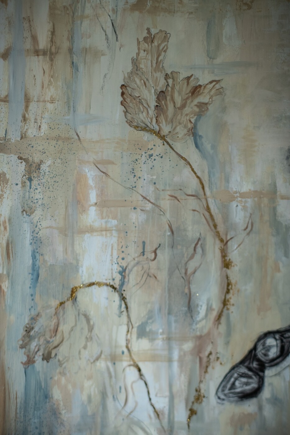 Tulip and gold leaf details within the Legacy artwork